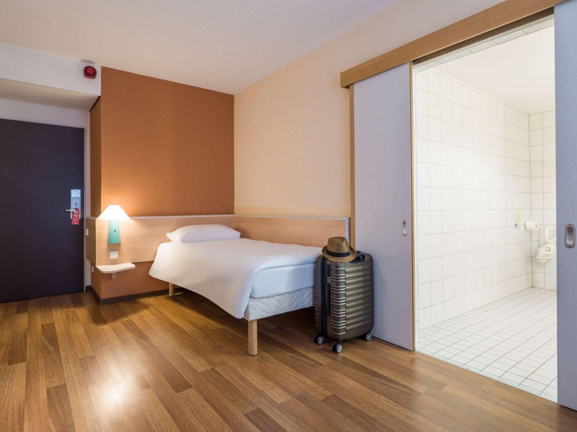Ibis Stuttgart Centrum Exterior photo