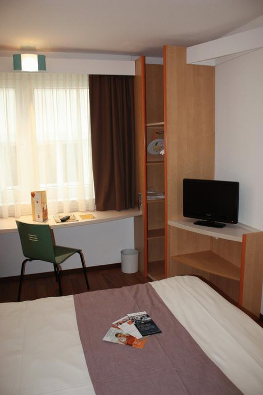 Ibis Stuttgart Centrum Room photo
